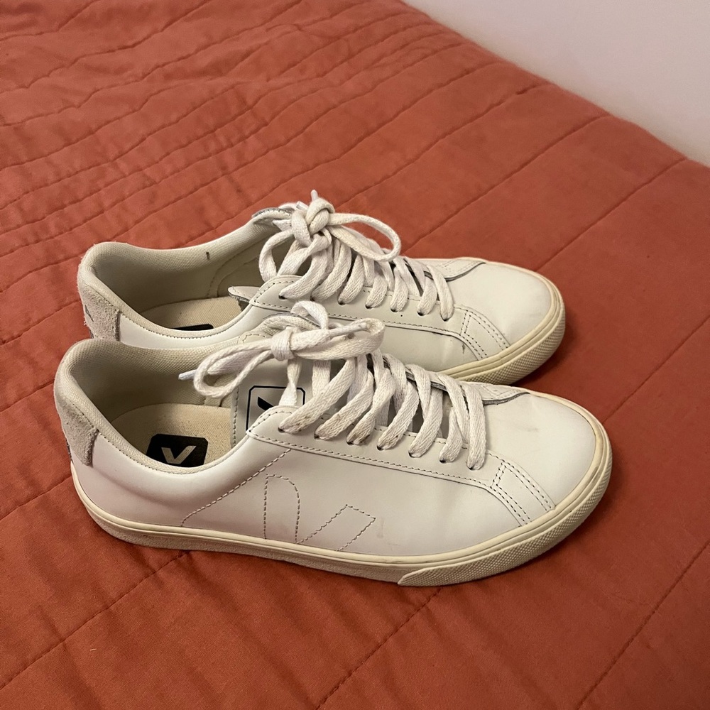 Veja Esplar leather logo sneaker size 36 (euro) / 5 (US)